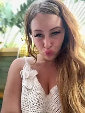 AndreaMood live sex cam