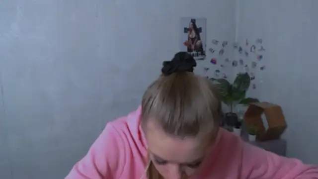 AliceFlirtt_'s cam snapshot