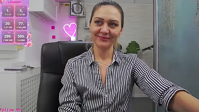 EllaMilf_'s cam snapshot