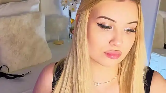 KilianaNoir live sex cam