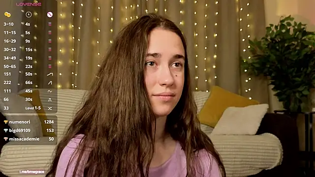 SudieNatera live sex cam