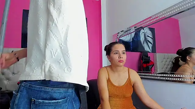 MiaAndTeylor live sex cam