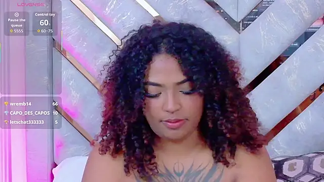 Cristal-Jonnes live sex cam