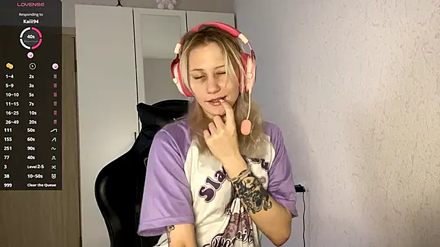 FoxySable's cam snapshot