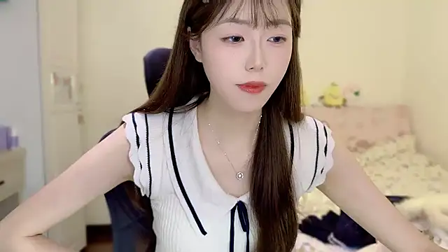 Onecutelittle live sex cam