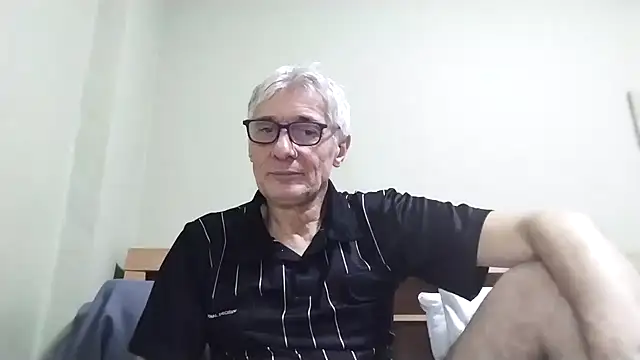 BIGUNCUTHARDCOCK live sex cam