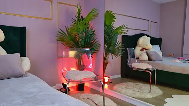 KirraWhite live sex cam