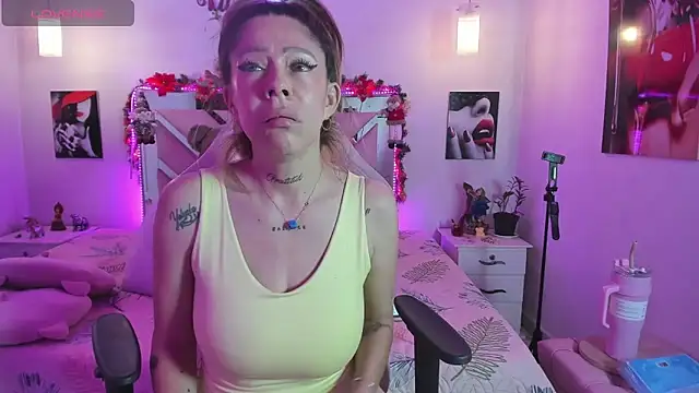 Karly_moon's cam snapshot