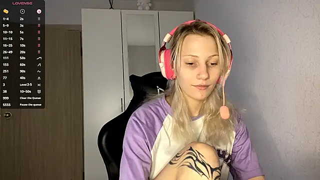 FoxySable's cam snapshot