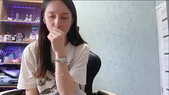 CyberAIice's cam snapshot