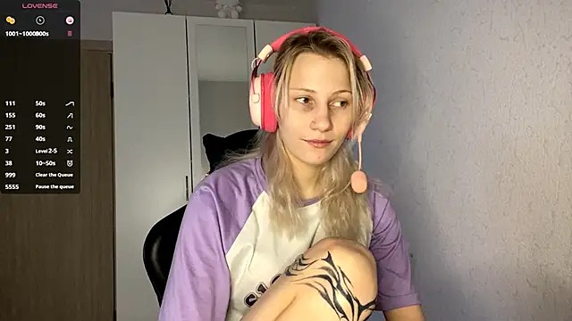 FoxySable's cam snapshot