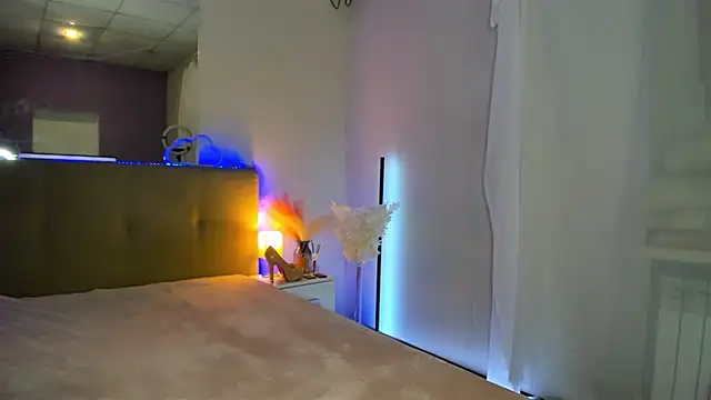 Laura_Leee's cam snapshot