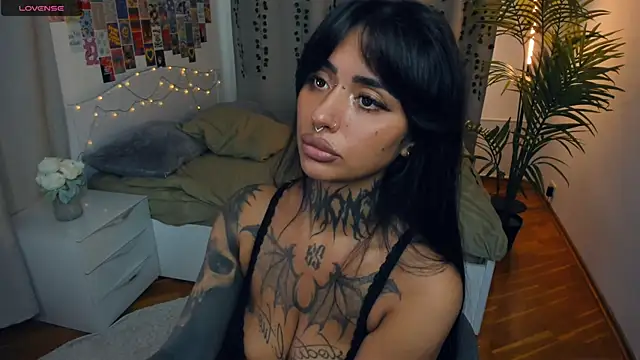 CharimgSabrina's cam snapshot