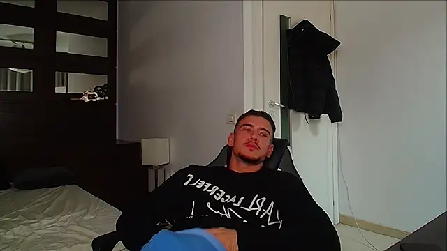 ElijahThorne's cam snapshot