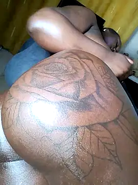 Hugemassivebootie live sex cam