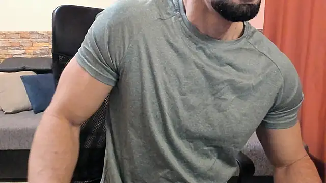 HotHunkTrainer live sex cam