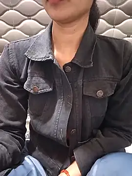 C-u-t-e-Sh-a-r-ma_Ji's cam snapshot