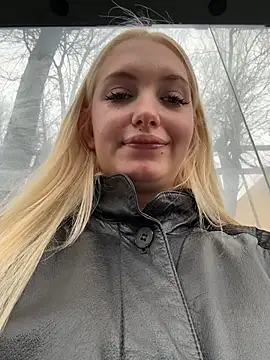 Milkyy_wway's cam snapshot