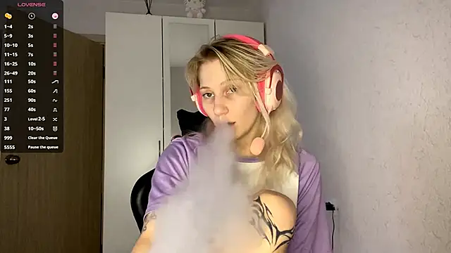 FoxySable's cam snapshot