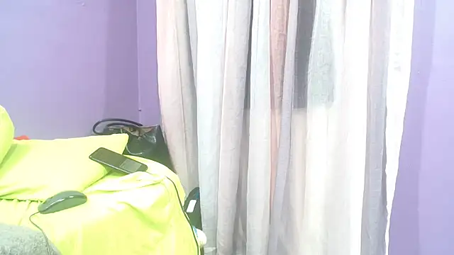 NaughtyChubbyZoe's cam snapshot