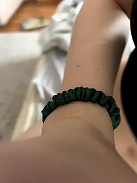 JuicyGamess live sex cam