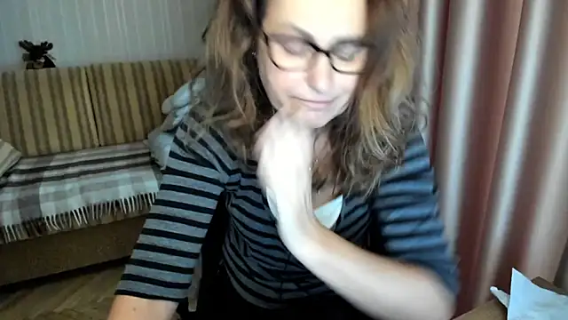 lauraoven's cam snapshot