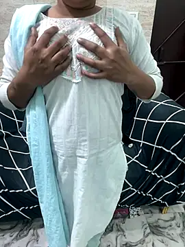 Juliekhan_98's cam snapshot