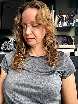 AnnikaRose live sex cam