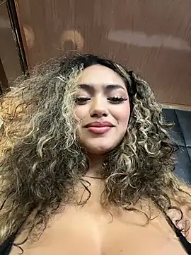 MaddisonBelucci live sex cam