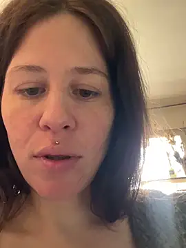 SuzieWan-Kenobi live sex cam