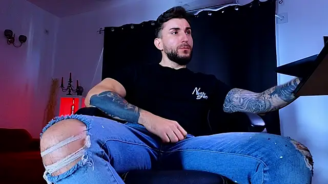 MightyAaron66 live sex cam