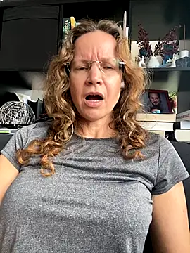 AnnikaRose live sex cam