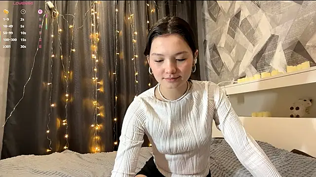 KiraVelvet live sex cam