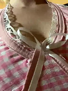 RonnieKiss live sex cam