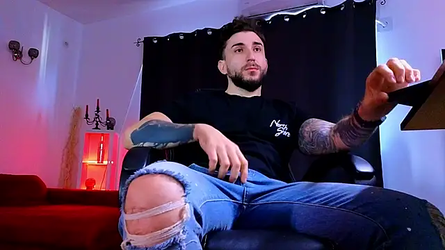 MightyAaron66 live sex cam