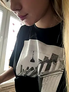 LunaMillie live sex cam