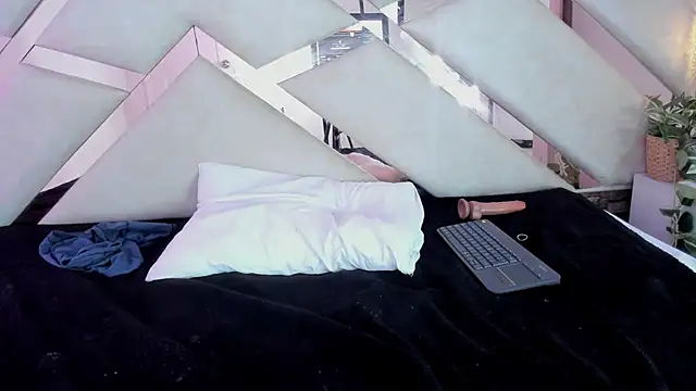 sophie_pariss's cam snapshot