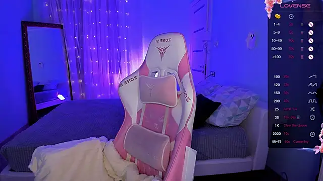 LinaBlossom_'s cam snapshot