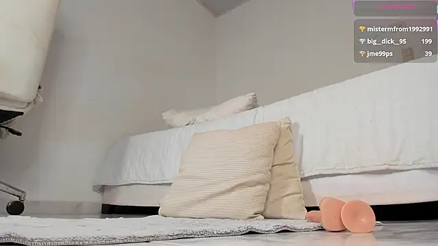 ly_baddie's cam snapshot