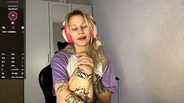 FoxySable's cam snapshot