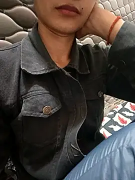 C-u-t-e-Sh-a-r-ma_Ji's cam snapshot