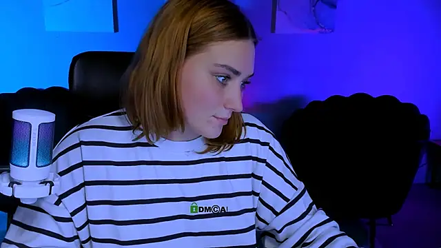 casey_meow_'s cam snapshot