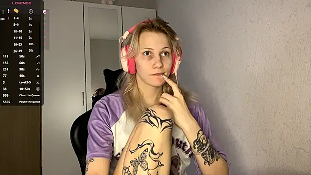 FoxySable's cam snapshot