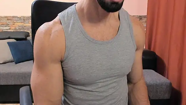 HotHunkTrainer live sex cam