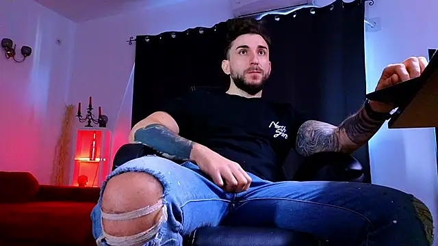 MightyAaron66 live sex cam