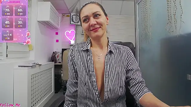 EllaMilf_ live sex cam