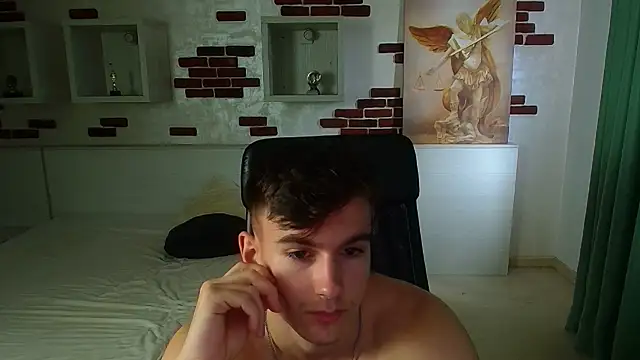 BradyFlint live sex cam