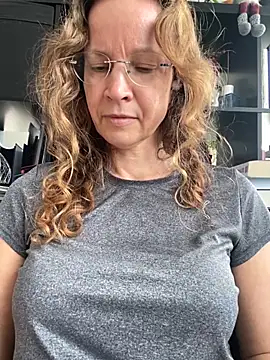 AnnikaRose live sex cam