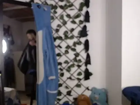 MarceloMilk live sex cam