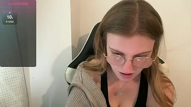 BustyKellyXXX live sex cam